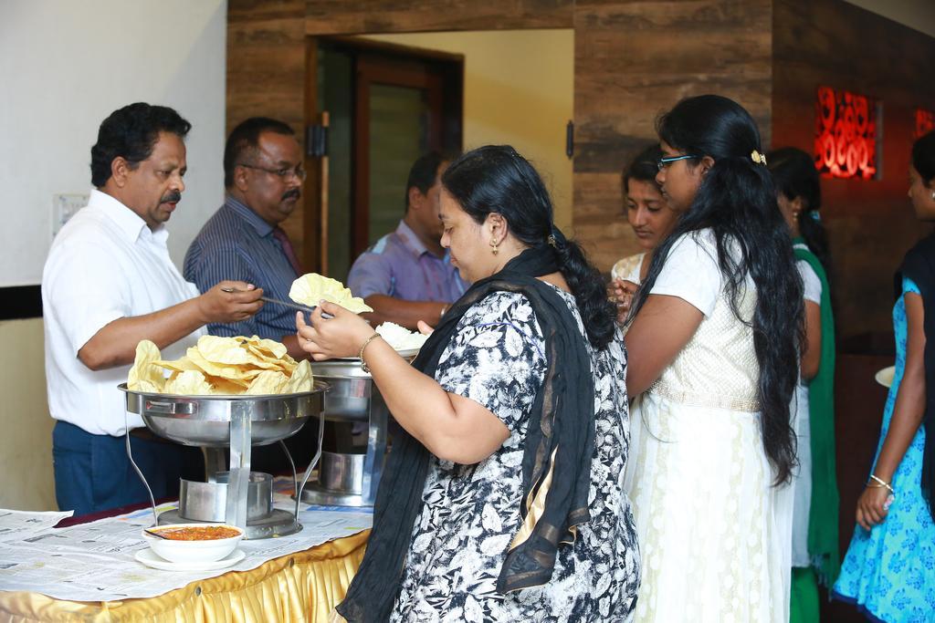 Qik Stay @ S.K. Continental Mysuru Zewnętrze zdjęcie